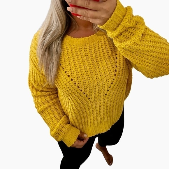 𝅺love Tree NWOT Golden Yellow Chenille Cropped Chunky Knit Sweater - Picture 2 of 10